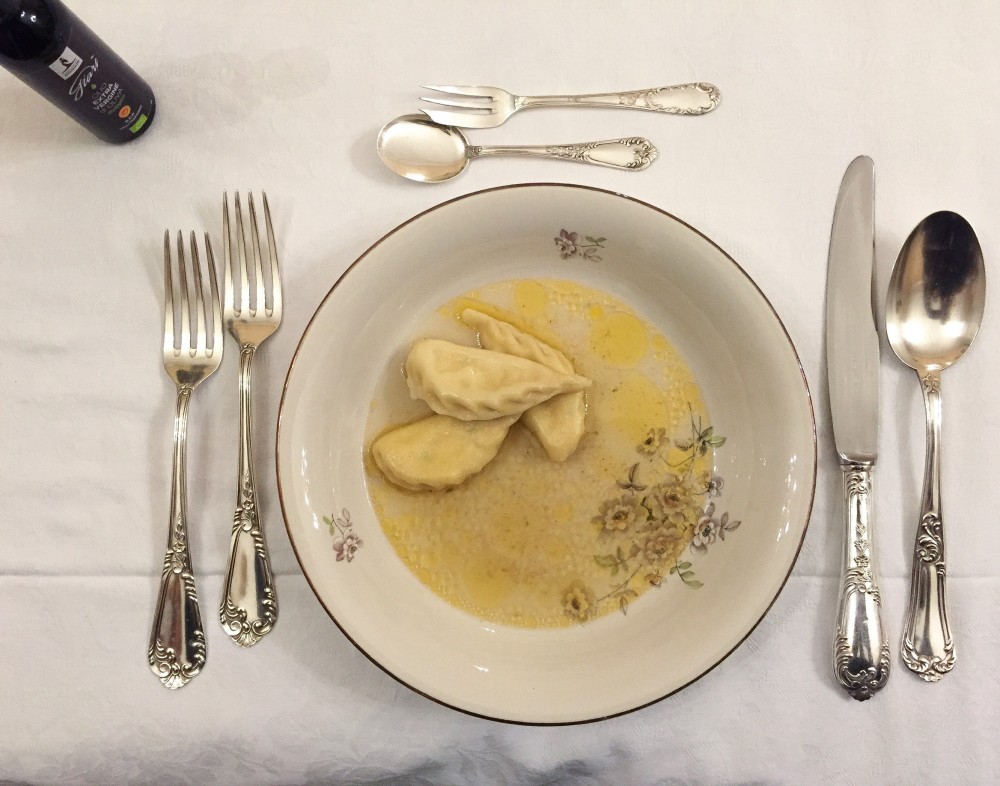 Cassatelle di ricotta in brodo