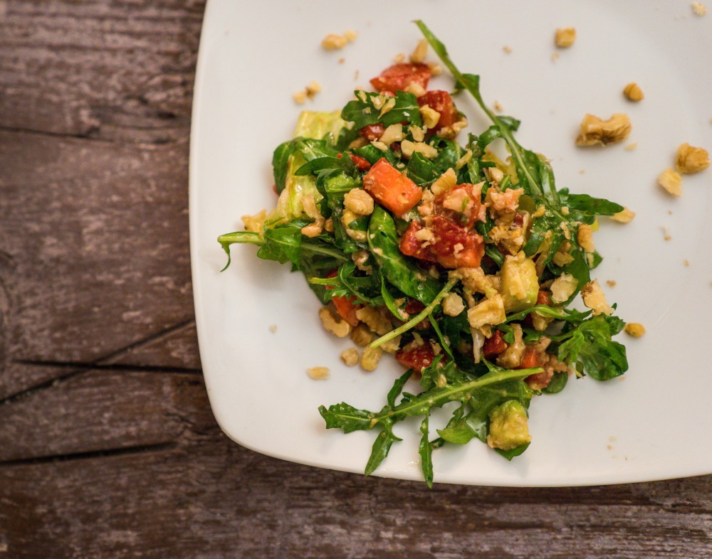 Insalata rucola fragole avocado