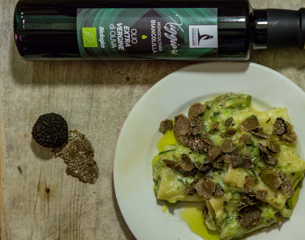 Pasta zucchine e tartufo nero
